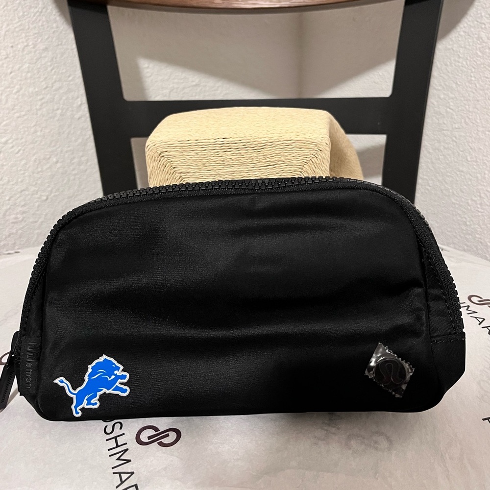 LULULEMON DETROIT LIONS NWT AUTHENTIC BLK/BLK 1L EVERYWHERE NFL BAG